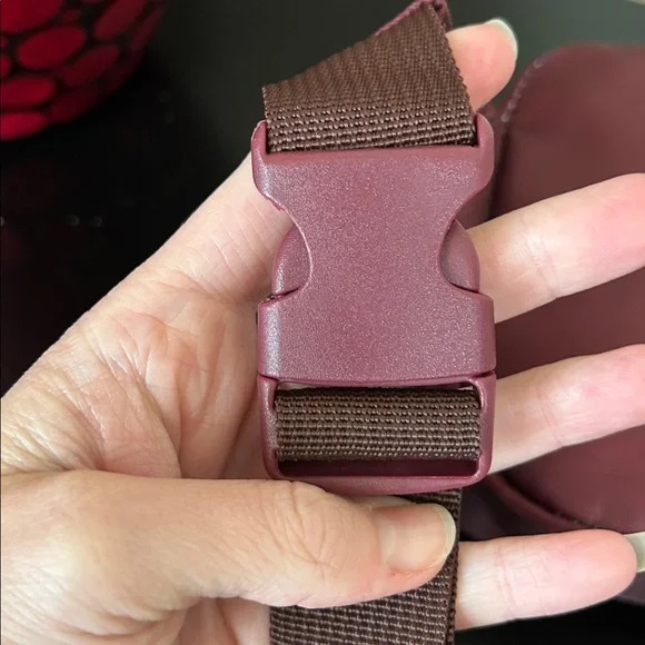 Summer & Rose Maroon Belt Bag Fanny Pack Crossbody Adjustable Strap New - Picture 6 of 12